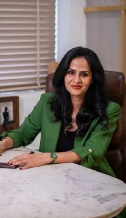 Dr. Gurveen Waraich, one of the top women skin experts in India